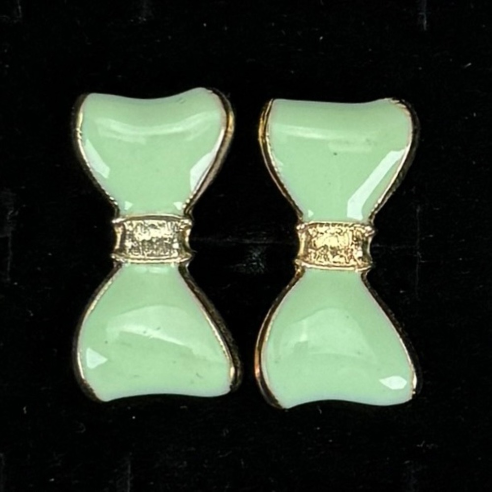 Vintage light goldtone, pastel Blue green bow design pierced earrings - Picture 4 of 10